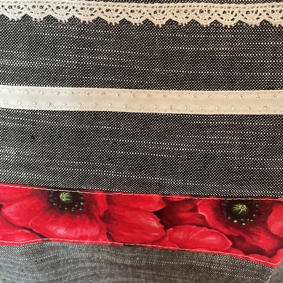 Red handmade “Amaryllis” Apron - Picture 5 of 12